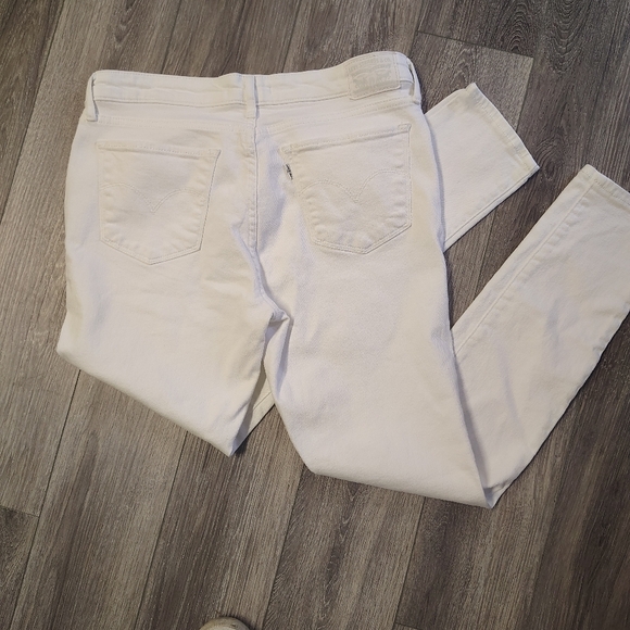 Levi's 711 Skinny Jeans in Crisp White - Picture 2 of 6